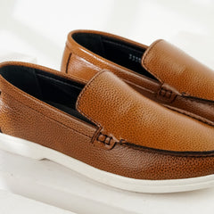 Riviera | Deck-Style Pebble Grain Leather Loafers | 33304 Honey Tan