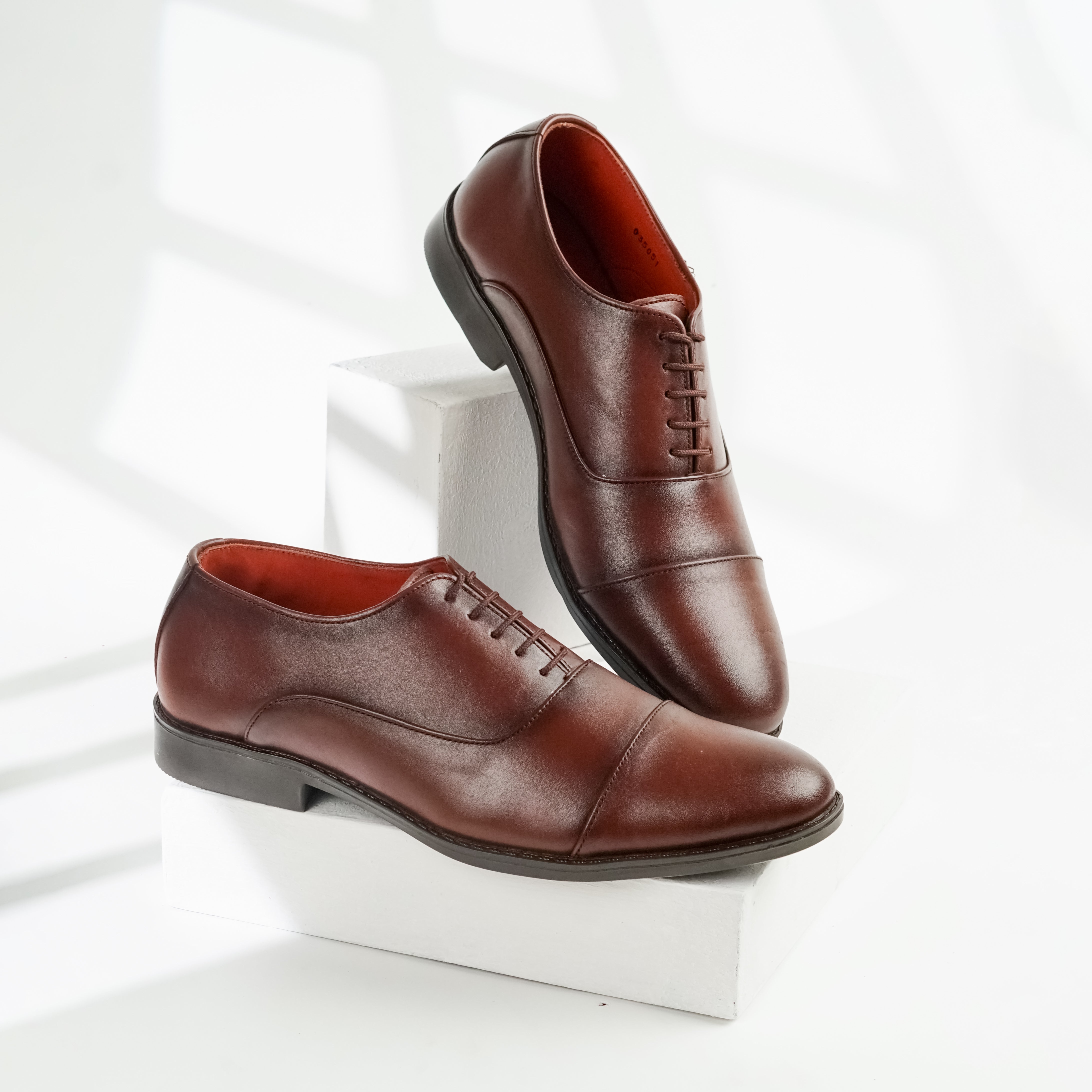 Commander | Leather Cap-Toe Derby Lace-Ups | 35051 Brown