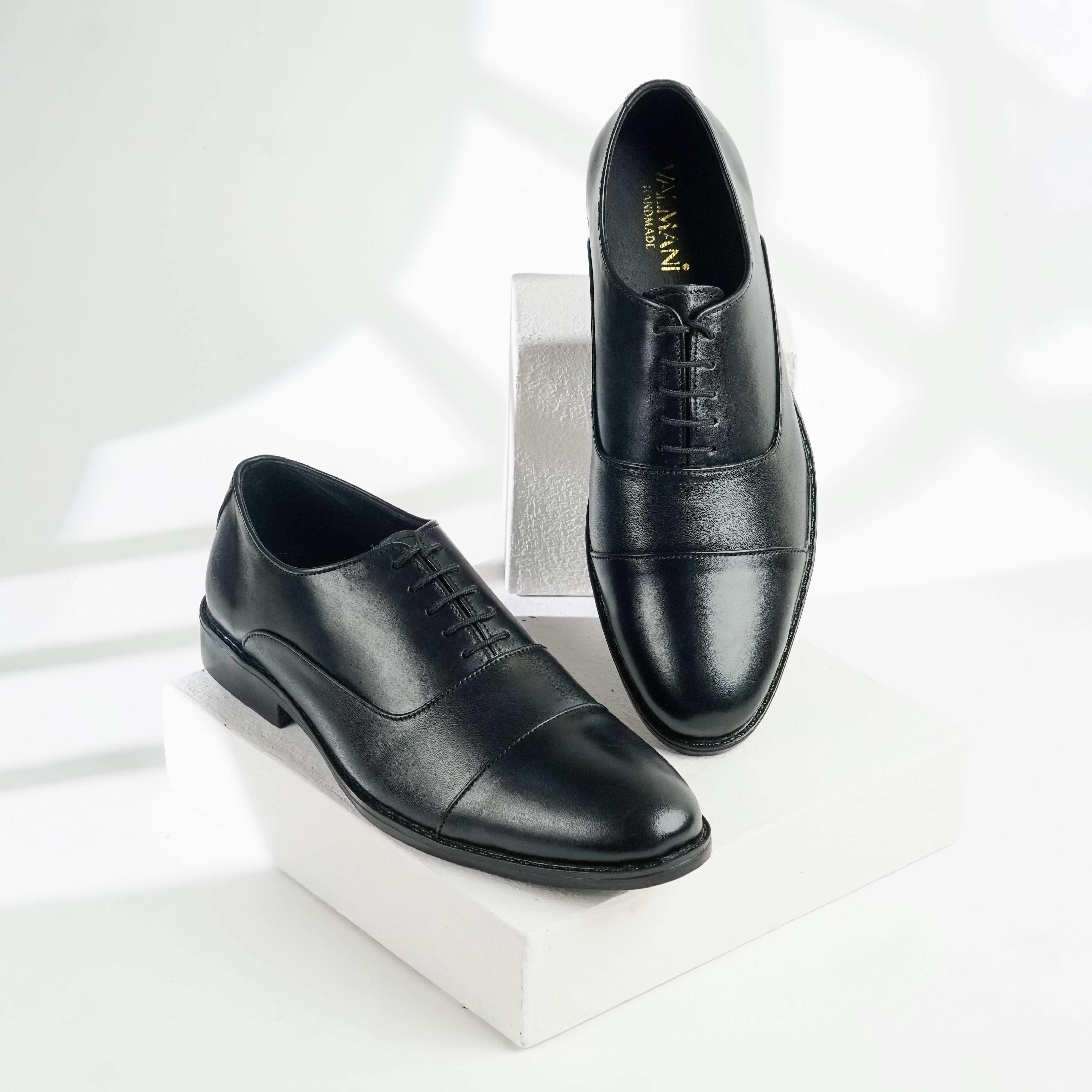 Commander | Leather Cap-Toe Derby Lace-Ups | 35051 Black