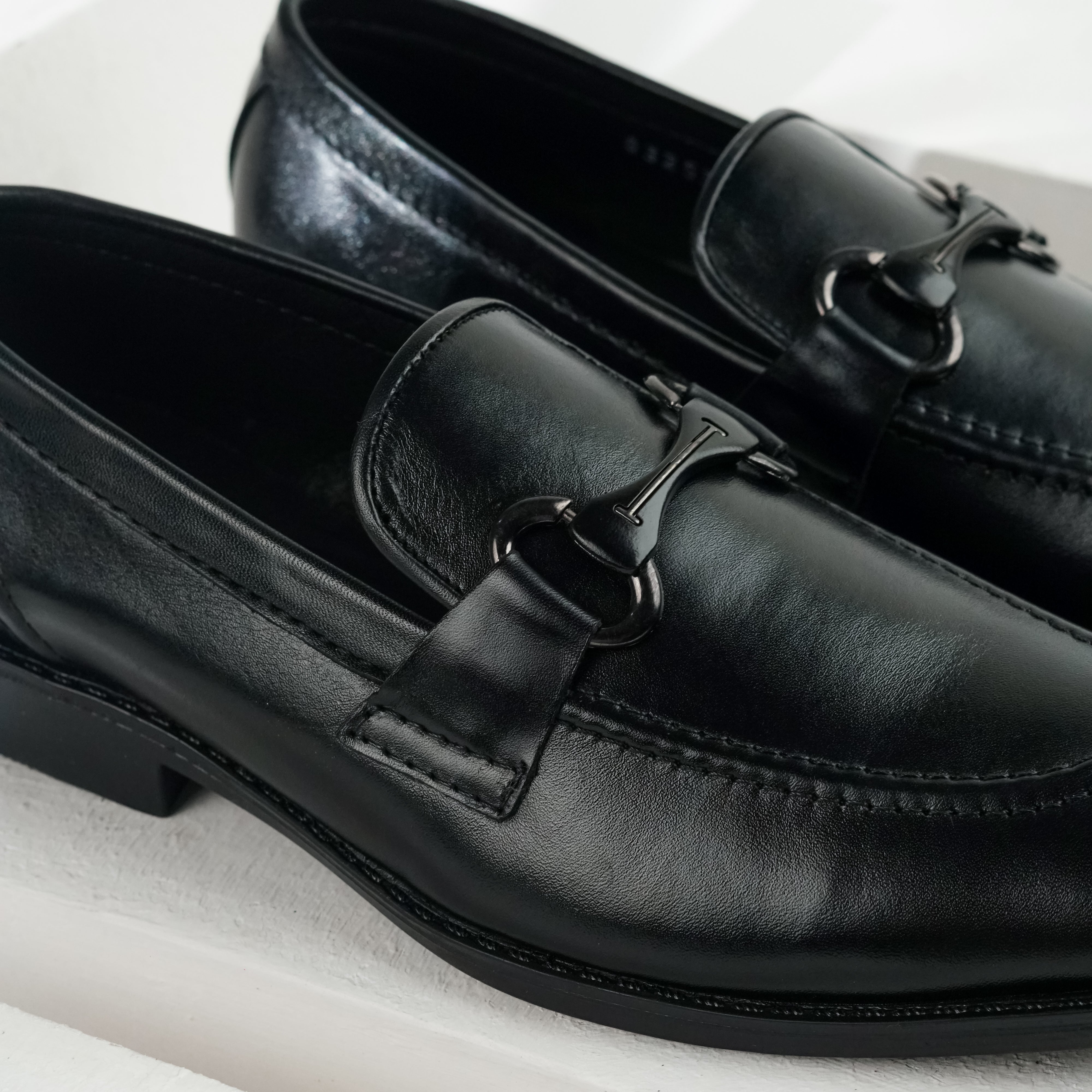 Valmani | 3253 Black | 100% Leather