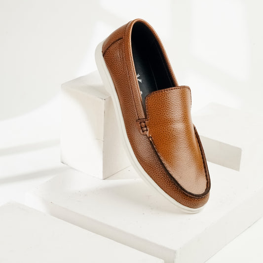 Riviera | Deck-Style Pebble Grain Leather Loafers | 33304 Honey Tan