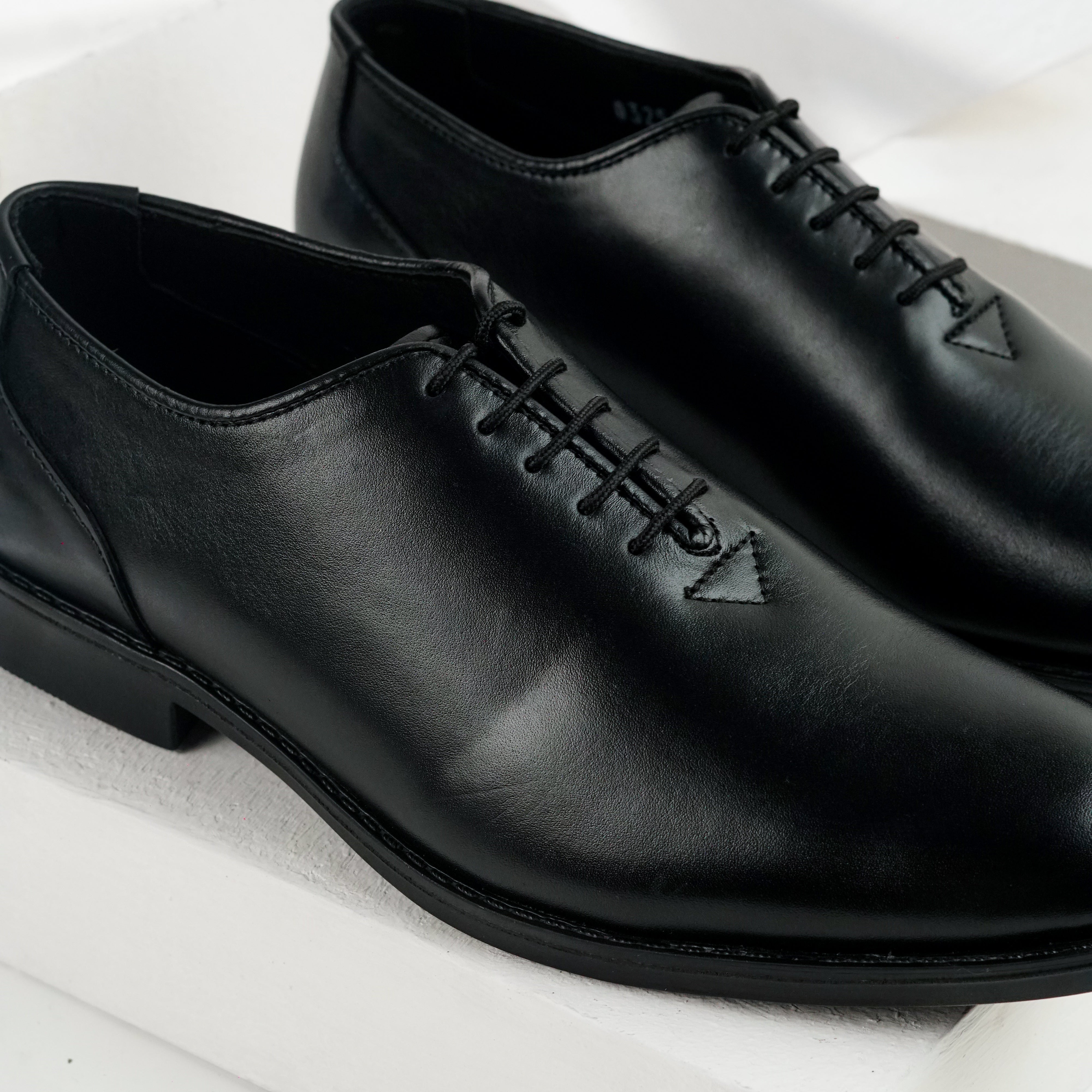 Valmani | 3251 Black | 100% Leather