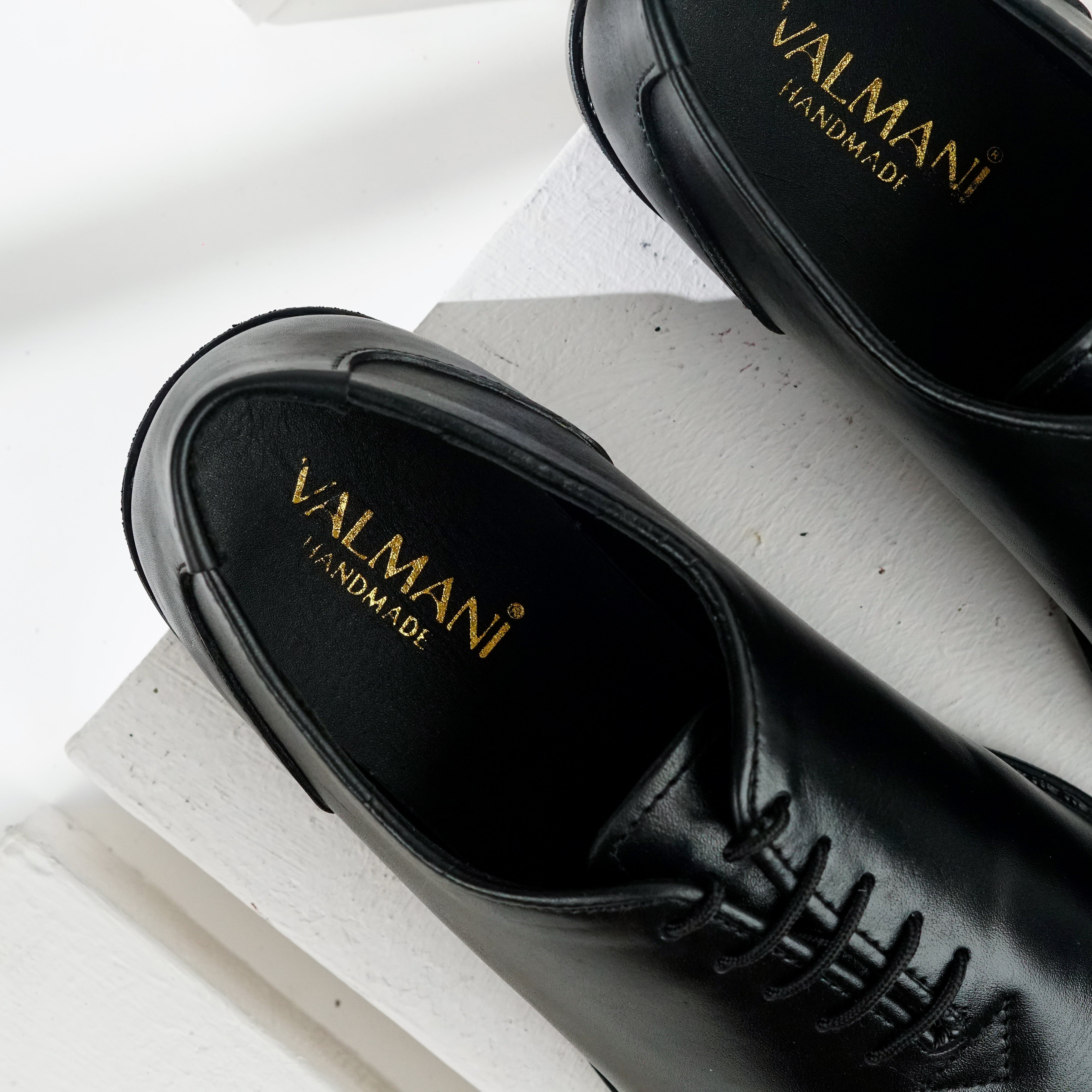 Valmani | 3251 Black | 100% Leather