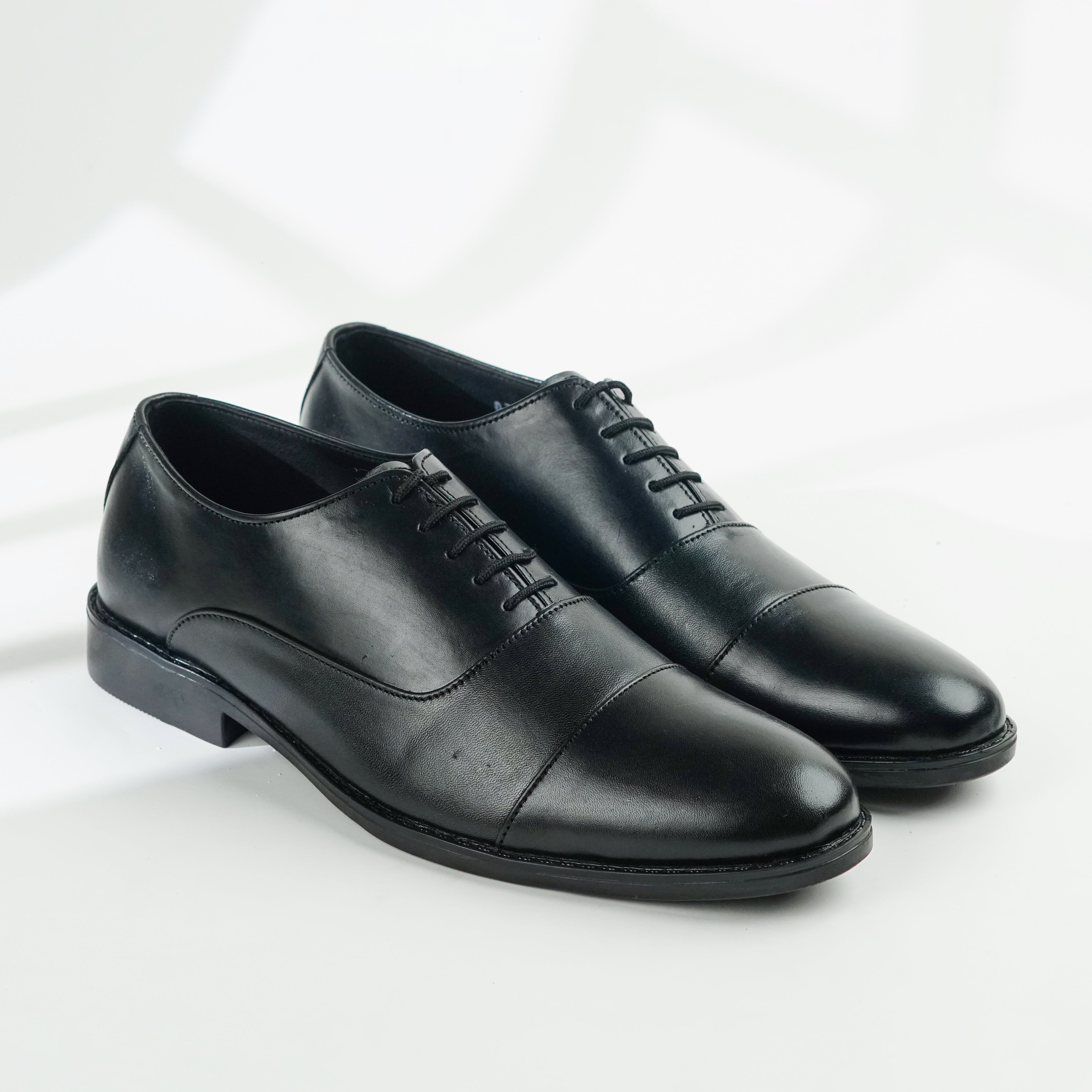 Commander | Leather Cap-Toe Derby Lace-Ups | 35051 Black